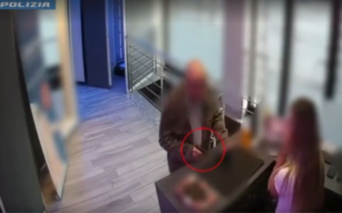 Rapina cinque negozi in tre giorni: 48enne arrestato a Milano