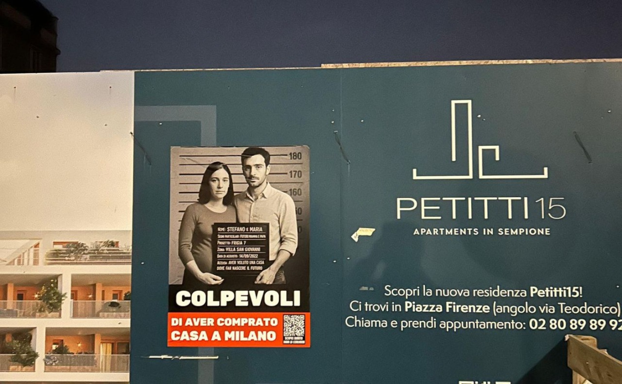 Il Comitato “Famiglie sospese” protesta davanti ai cantieri sotto sequestro: “Colpevoli di aver comprato casa a Milano”