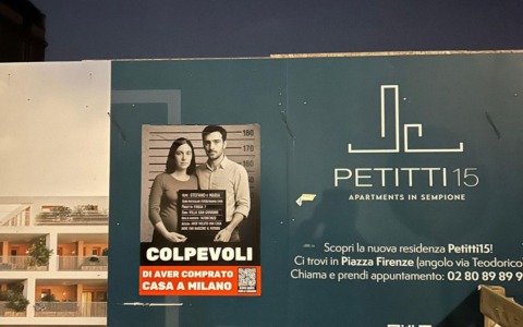 Il Comitato “Famiglie sospese” protesta davanti ai cantieri sotto sequestro: “Colpevoli di aver comprato casa a Milano”