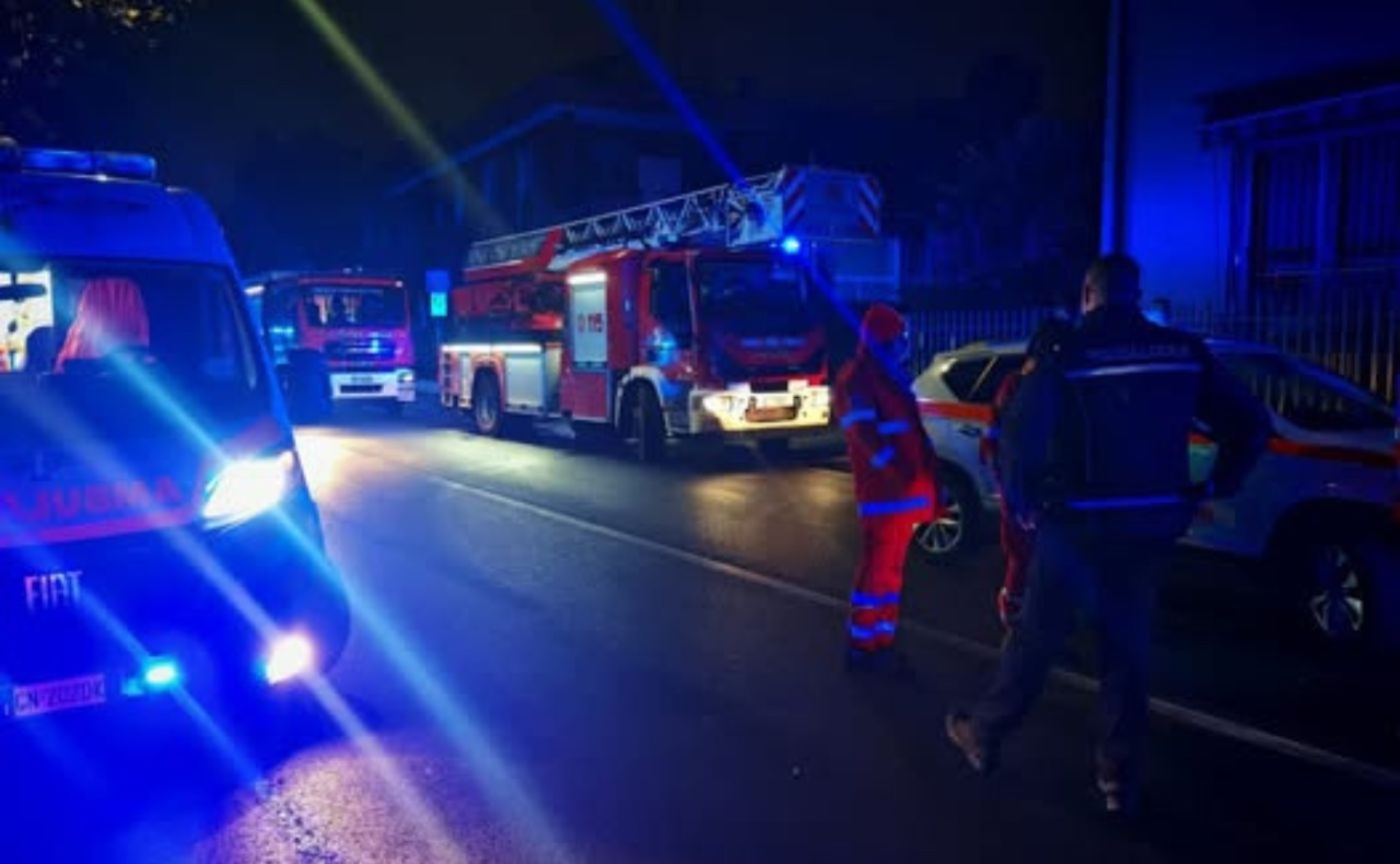 Incendio nel centro migranti “Il Pavone”: evacuati trenta ospiti