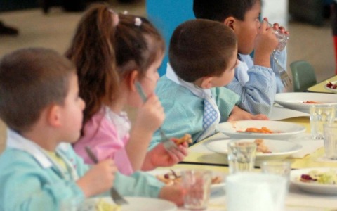 Il nuovo anno porterà nuove tariffe per la refezione scolastica di Rozzano