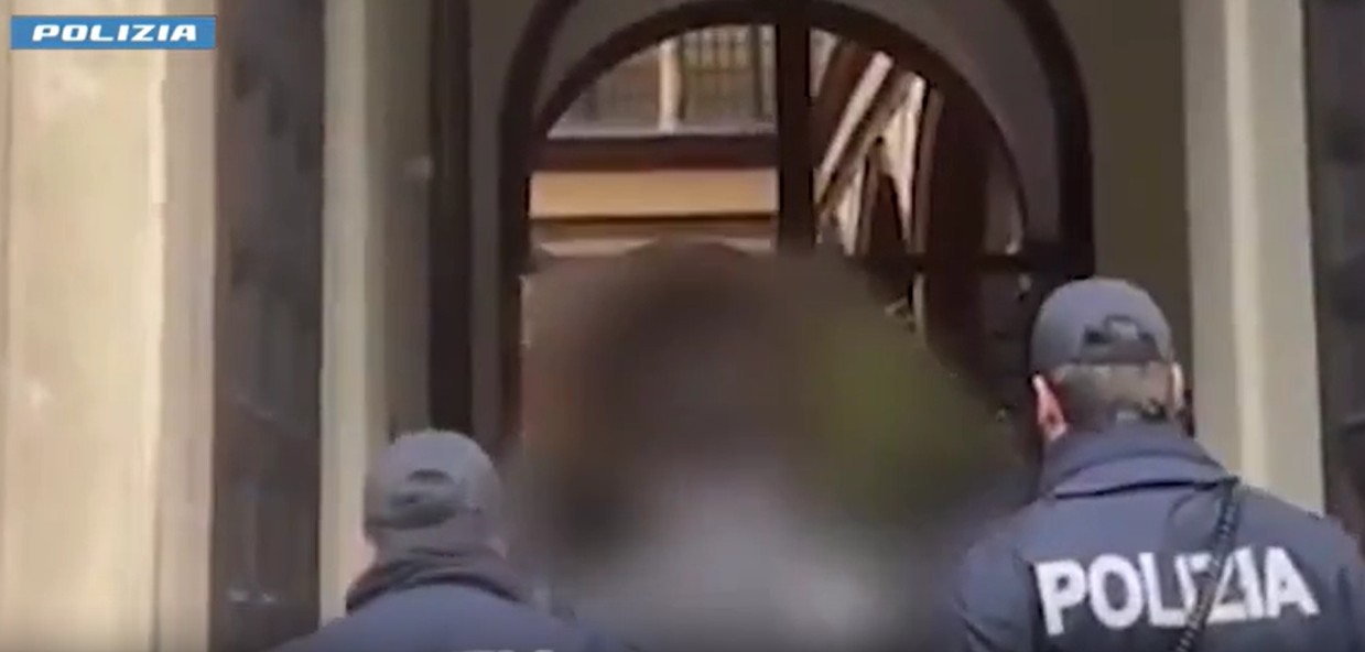 Milano, rapina a un turista per un orologio da 25mila euro: quattro arresti