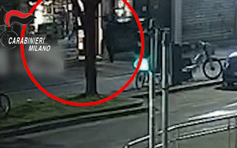 Milano, accoltella il negoziante per rapinarlo: arrestato 27enne dopo mesi di indagini