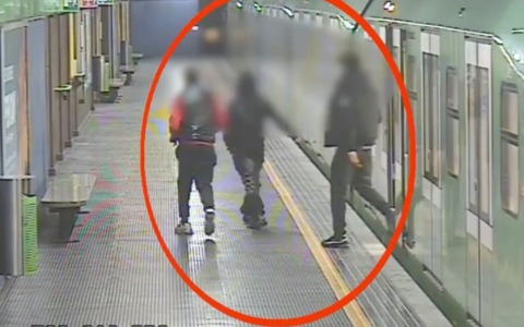 Rapine e furti con strappo in metropolitana, arrestata banda di ladri di collanine d’oro