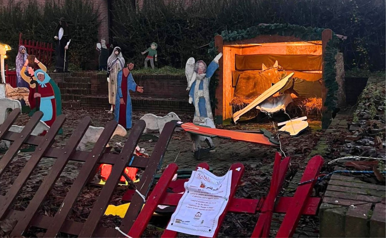 Vandali distruggono il presepe del quartiere Tessera. Il sindaco Pozza: “Atto vergognoso, linea dura”