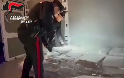 Bloccato un camion a Trezzano sul Naviglio con mezza tonnellata di droga: tre arrestati