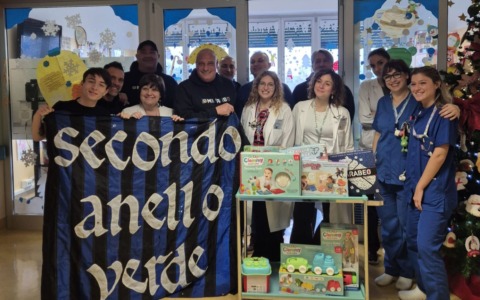 La Curva Nord dell’Inter all’ospedale San Carlo: donati giocattoli ai piccoli pazienti ricoverati