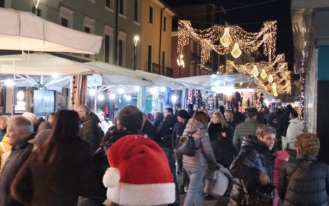 Domenica 21 dicembre a Buccinasco ritorna Il Mercatino da Forte dei  Marmi
