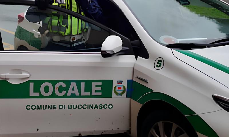 Furto in negozio a Buccinasco, ladro fermato dalla Polizia Locale