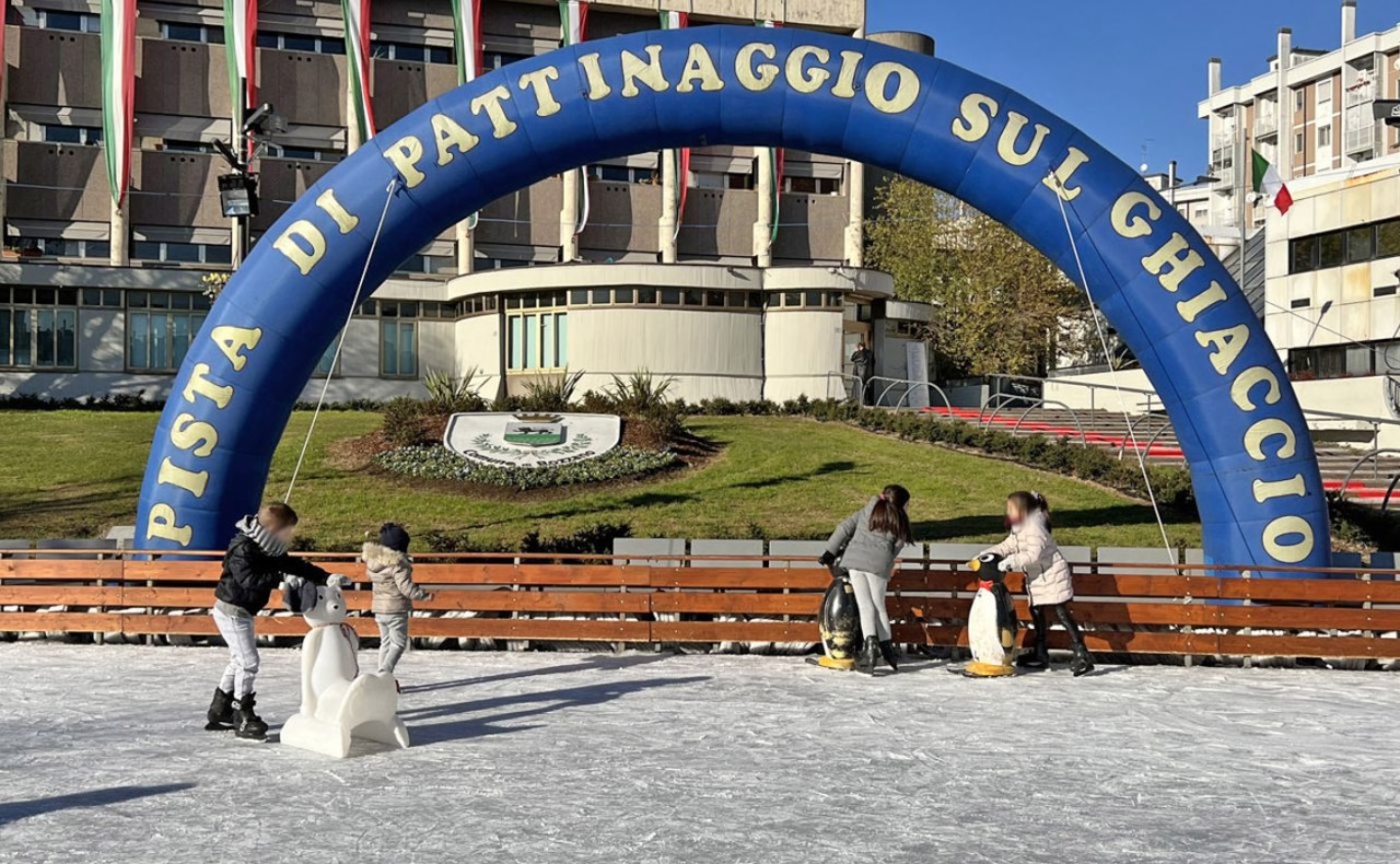 Un Natale di luci e tradizione: Rozzano si accende con eventi, musica e pattinaggio