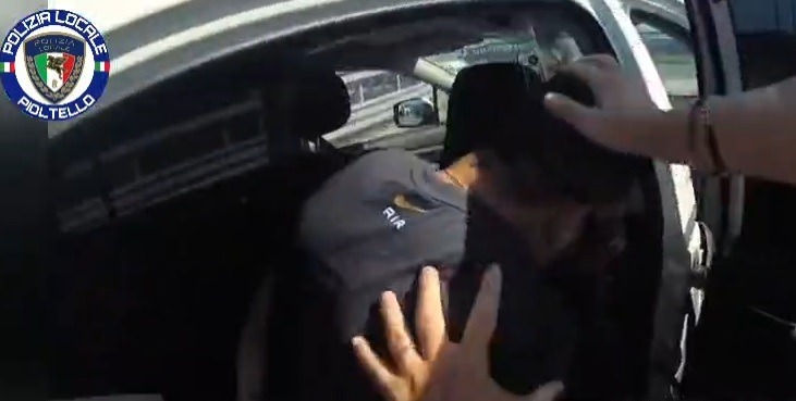 Agenti morsi durante un arresto nei campi tra Pioltello e Rodano