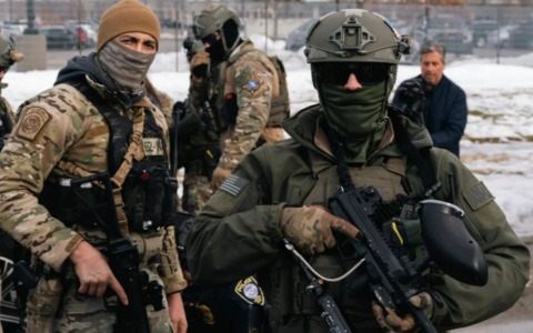 Olimpiadi Milano-Cortina, polemica sulla possibile presenza dell’Ice. Fontana conferma e poi fa retromarcia: “Ci saranno per la sicurezza di Vance e Rubio”