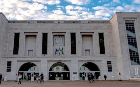 Le vittime tornano a casa: oggi il rientro a Milano delle salme dopo la tragedia di Crans-Montana