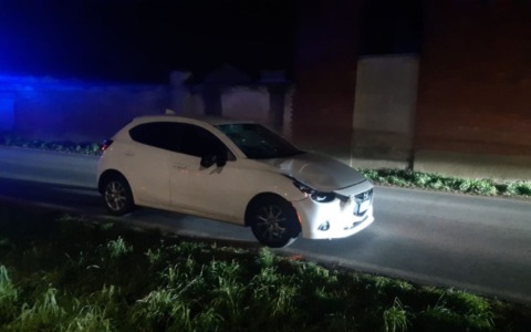 Travolto da un’auto mentre attraversa la strada: muore un giovane di 28 anni