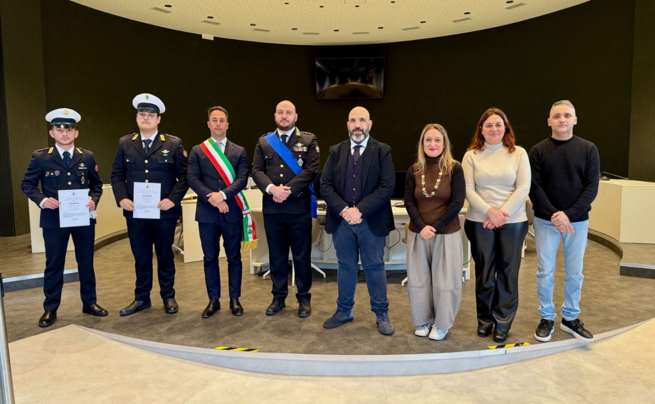 Rozzano rende omaggio alla Polizia Locale nella giornata dedicata a San Sebastiano: premiati 13 agenti