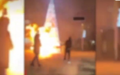 Vandali nella notte di Capodanno nei nostri Comuni: Albero di Natale a fuoco a Trezzano, devastazioni e danni a Buccinasco, a Corsico e a Rozzano