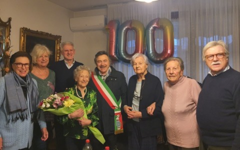 Livia Gazzo spegne 100 candeline ad Assago: un secolo di vita tra autonomia, sorrisi e memoria