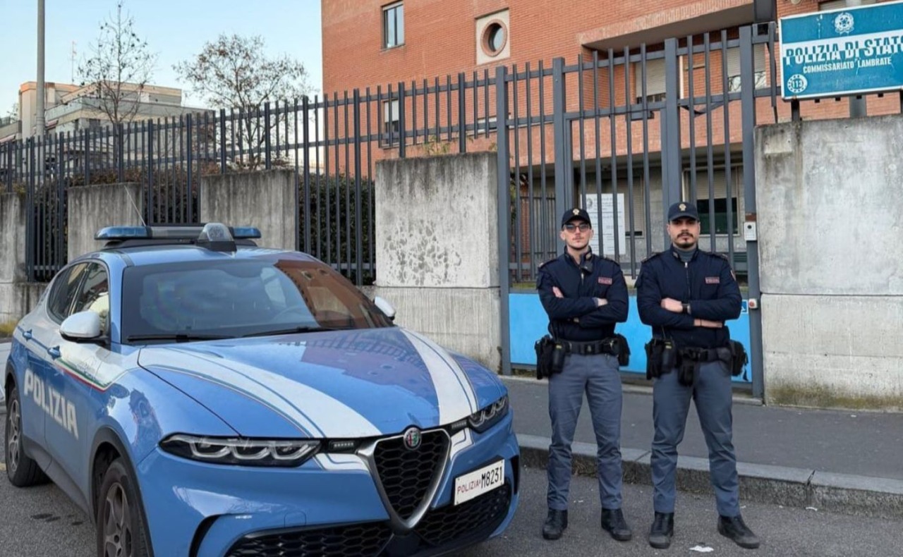 Ventitrenne vuole buttarsi dal cavalcavia: salvato dall’intervento dei poliziotti