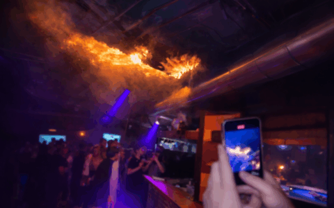 La tragedia di Capodanno a Crans-Montana: lo schermo come rifugio