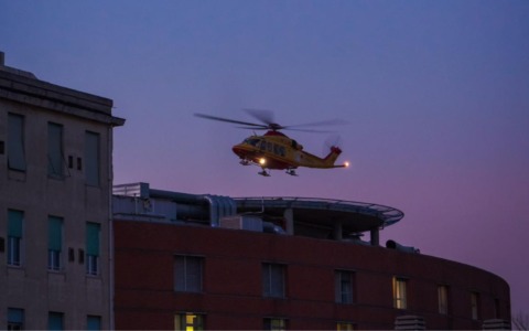 Esplosione a Crans-Montana, coinvolti anche giovani milanesi: arrivati al Niguarda i primi feriti, una 16enne in coma