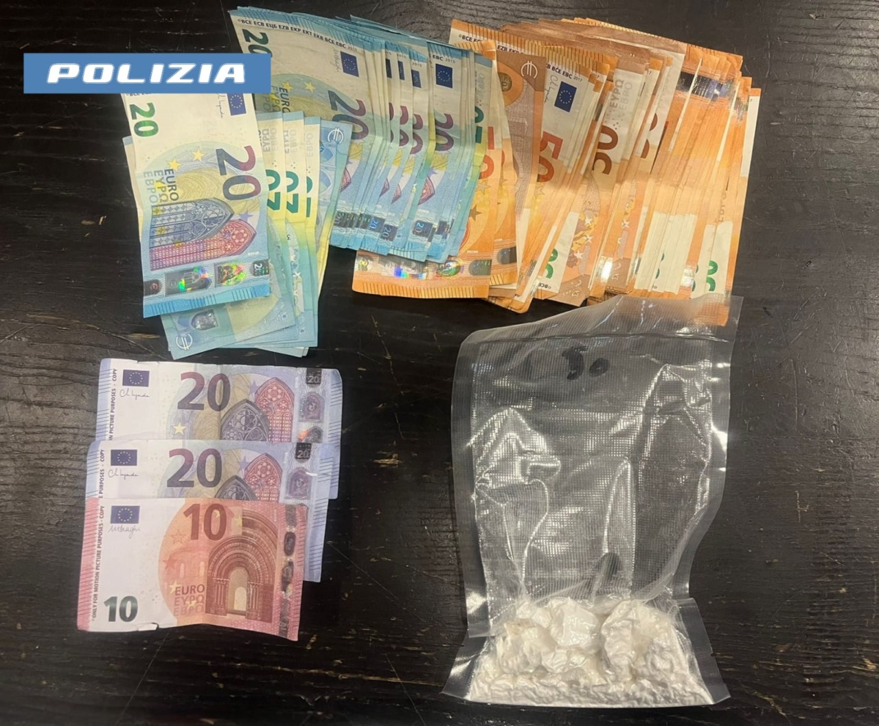 Cocaina, contanti e pistola in hotel: arrestato 29enne a Milano