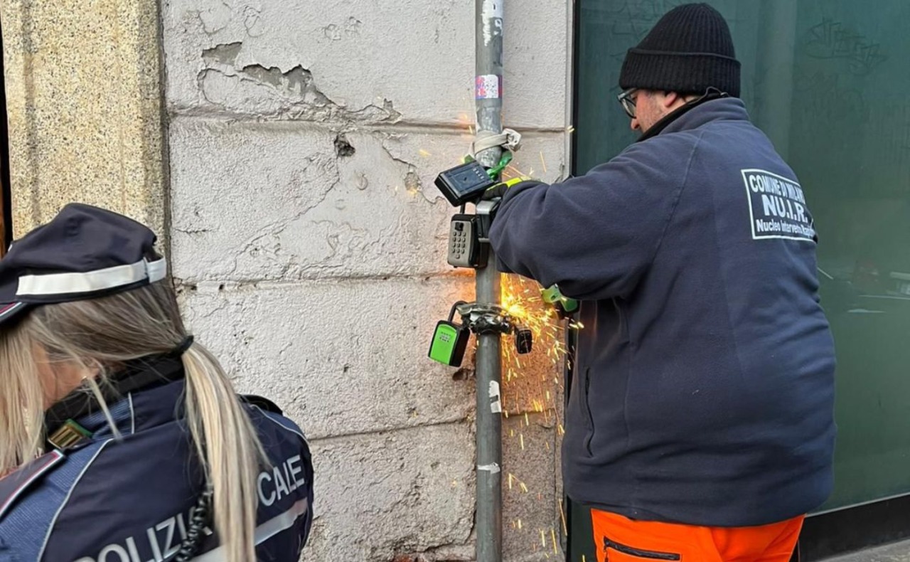 In corso a Milano la rimozione di oltre 70 cassette portachiavi keybox, la maggior parte di queste nel Municipio 5