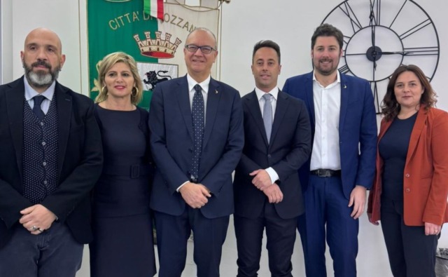 Il ministro dell’Istruzione Valditara in visita all’istituto Barozzi Beltrami di Rozzano parla dell’introduzione dei metal detector nelle scuole