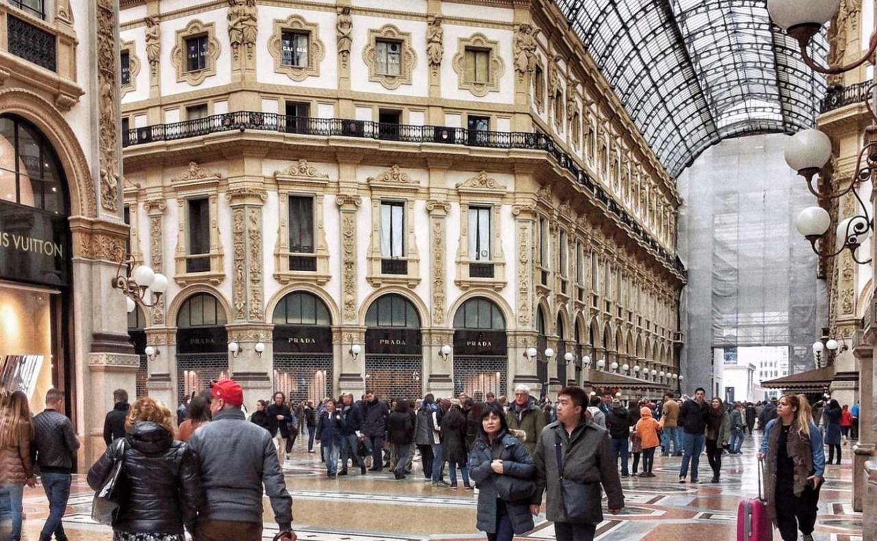 Ipsos fotografa il senso civico dei milanesi: cresce la percezione di isolamento ma la solidarietà resiste