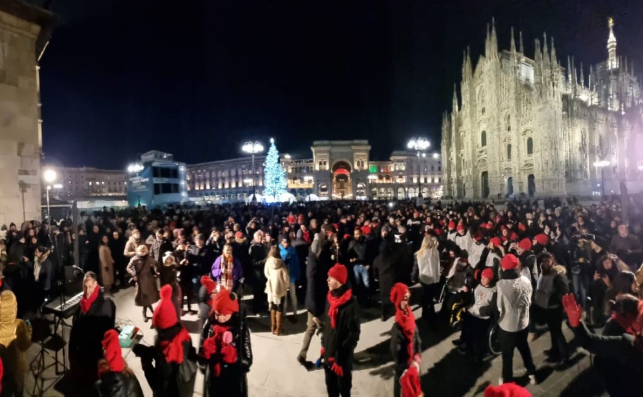 Ugualmente Artisti festeggia i 10 anni incantando in piazza Duomo. E Francesco viene premiato in Senato