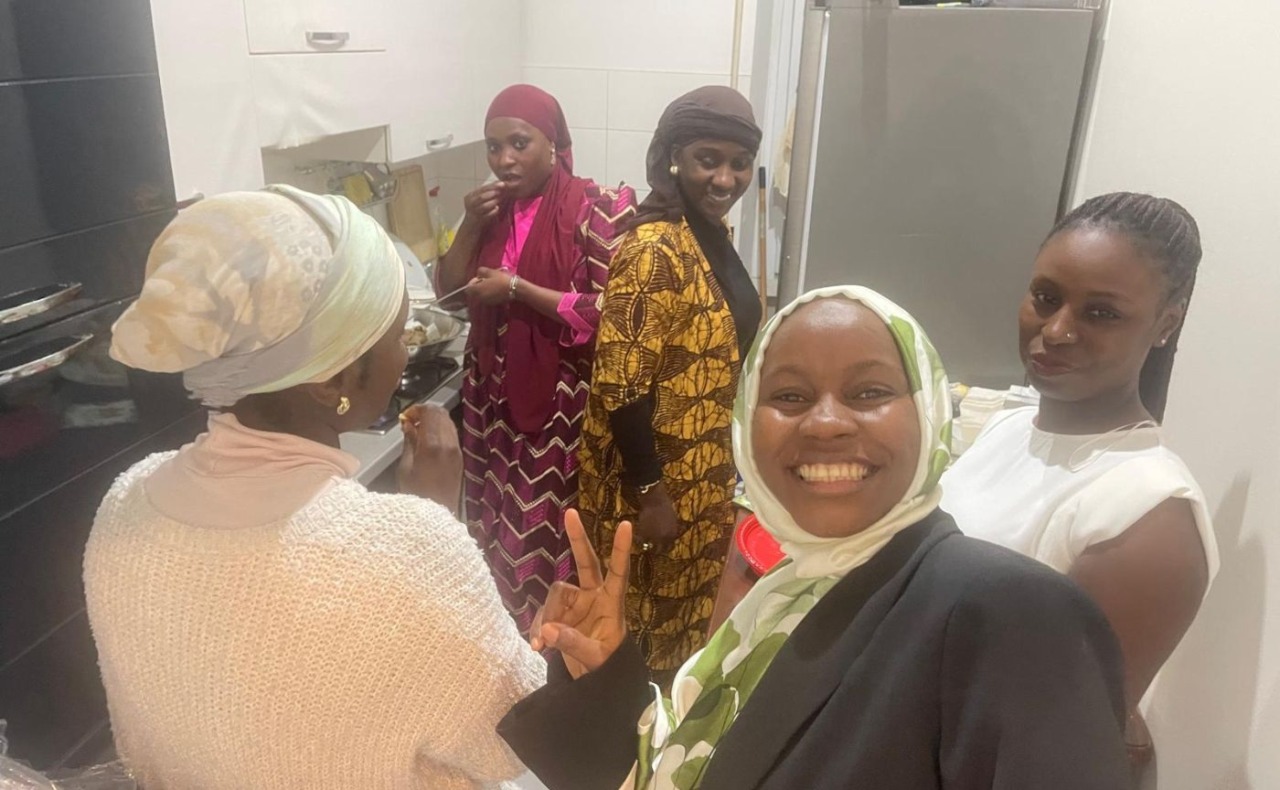 Confidenziale | “Africa in Casa Nostra”: tra due mondi con Fatou Danso. Una notte in cui la casa è venuta in Italia