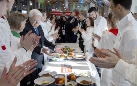 Il presidente Mattarella incontra atlete e atleti azzurri al Villaggio olimpico di Scalo Romana