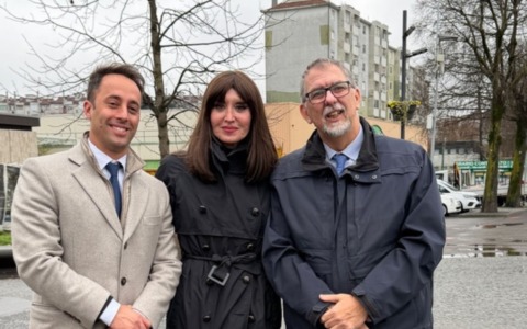 Il ministro Bernini dà il via a un grande murale ispirato all’osservatorio astronomico su un edificio Aler di Rozzano