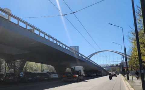 Ancora un senzatetto morto sotto un cavalcavia a Milano: è il settimo da inizio anno