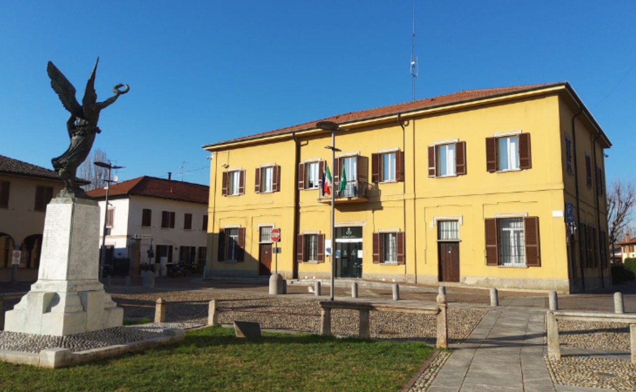 Nuovo data center su terreni agricoli nel sud milanese, le perplessità del Comune che chiede chiarimenti: “Il territorio va salvaguardato”