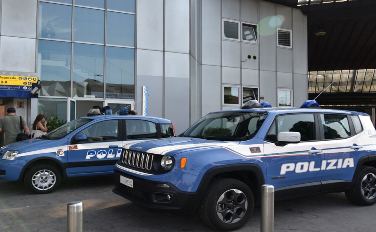 Ruba la pistola a una guardia giurata e spara contro la polizia a Rogoredo: 30enne colpito alla testa, è in coma