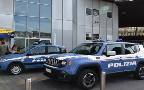 Ruba la pistola a una guardia giurata e spara contro la polizia a Rogoredo: 30enne colpito alla testa, è in coma