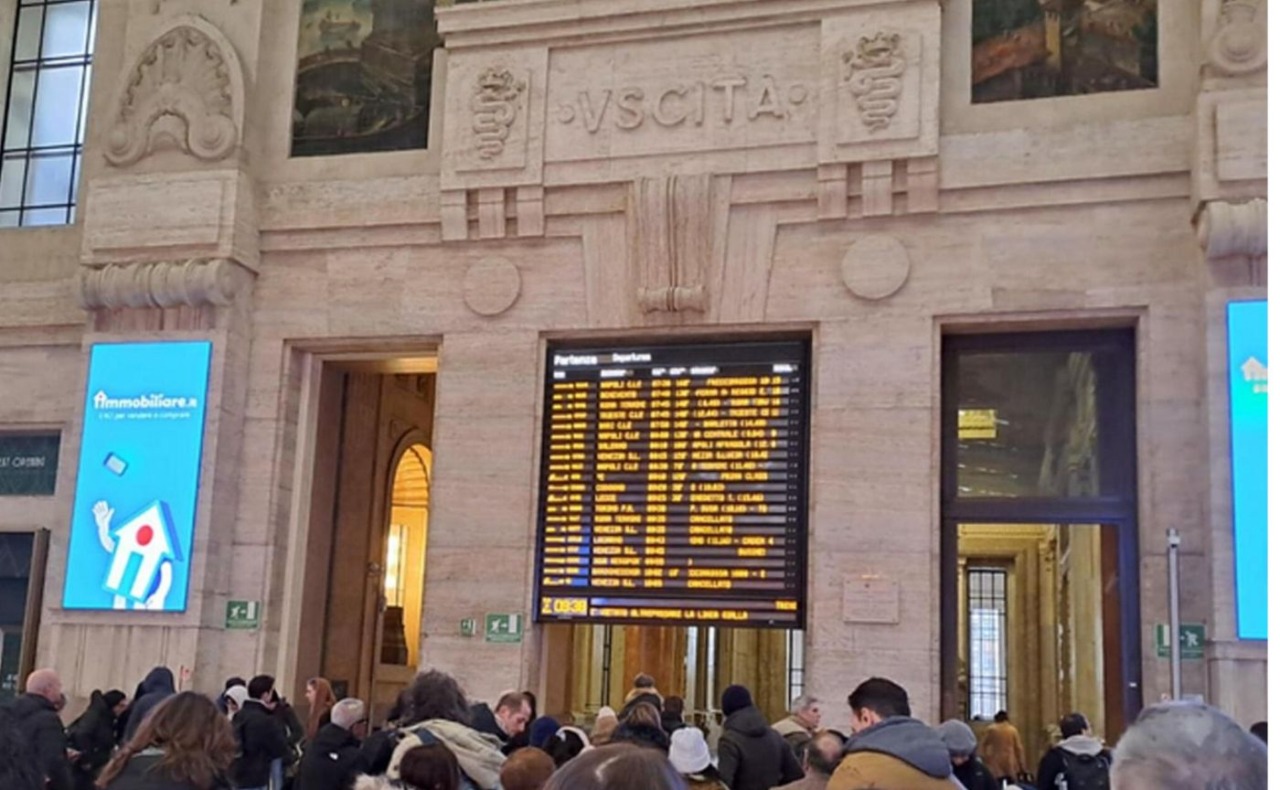 Guasto a un treno, mattinata nera alla Centrale: ritardi fino a 100 minuti e corse cancellate