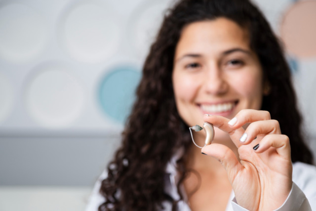 Apparecchi acustici a Milano: la guida completa per ritrovare il piacere di sentire