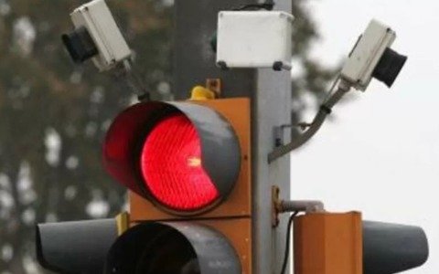 Nuovi semafori con telecamere in via Lomellina e viale Lombardia a Buccinasco