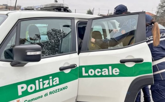 Controlli in piazza dopo le segnalazioni dei residenti a Quinto Stampi: un arresto per droga
