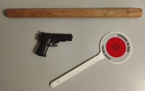 Rissa in centro a Rho fra tre persone: spunta una pistola (poi rivelatasi giocattolo), tre denunciati