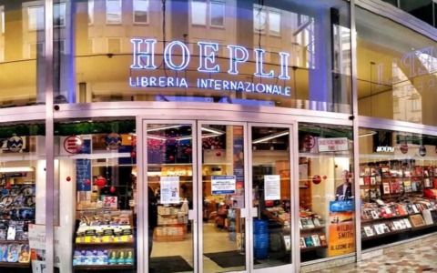 Libreria Hoepli, lavoratori e lettori mobilitati contro la chiusura della storica libreria
