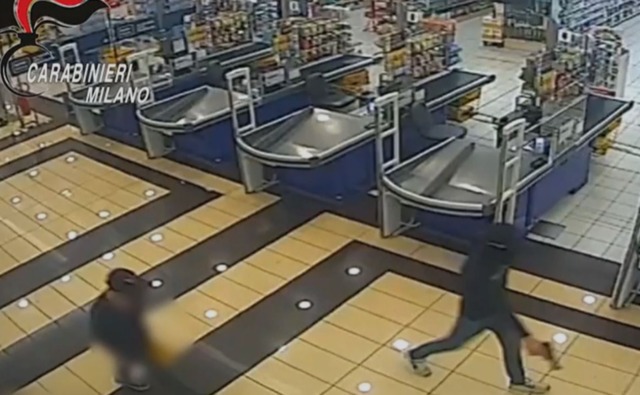 Tre rapine a mano armata in un pomeriggio nei supermercati del legnanese: arrestato 41enne