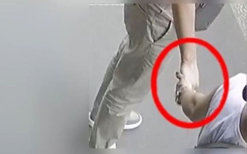 Arrestati due rapinatori di orologi di lusso, avevano strappato dal polso un cronometro da 100mila euro a un turista, si cerca il complice