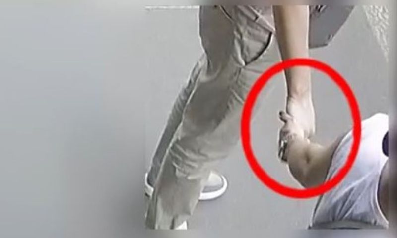 Arrestati due rapinatori di orologi di lusso, avevano strappato dal polso un cronometro da 100mila euro a un turista, si cerca il complice