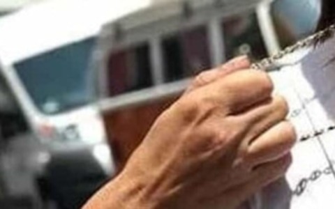 Un 30enne scippato dalle collanine d’oro in metro a Loreto: arrestato 18enne irregolare