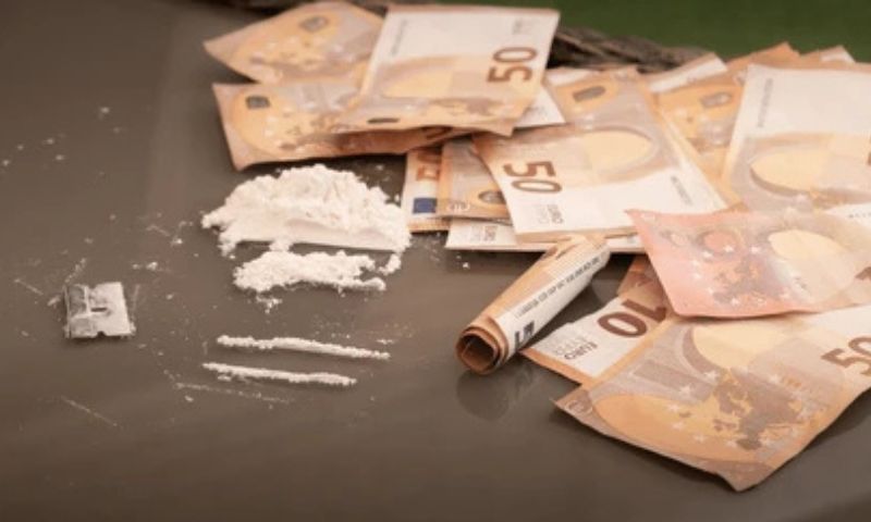 Spaccio in zona Cenisio, arrestato 39enne: sequestrati droga e 13mila euro