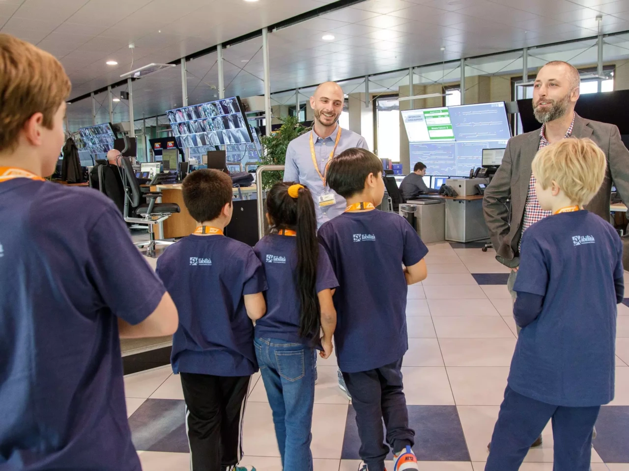 “Ciao Milano, sono Tiffany”: le voci dei bambini con autismo guidano la metropolitana