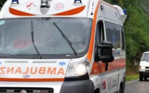 Tragedia in giardino: 75enne si ferisce con la motosega e muore dissanguato