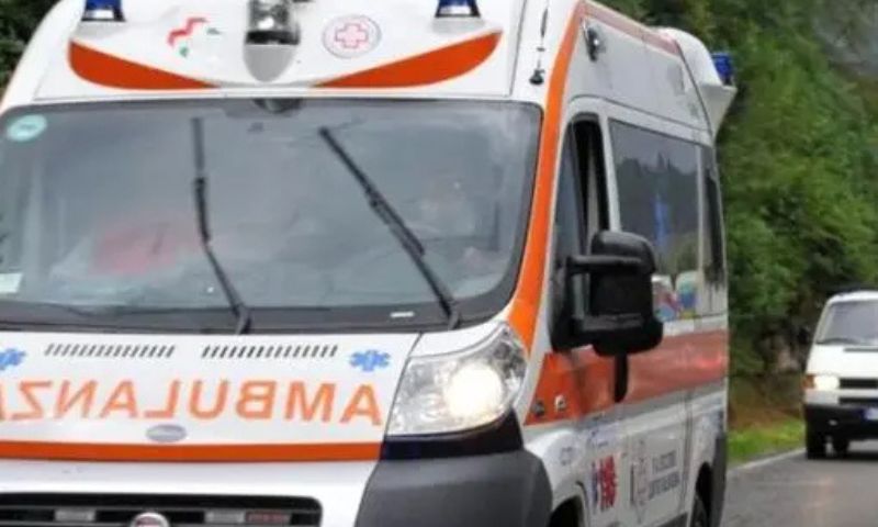 Tragedia in giardino: 75enne si ferisce con la motosega e muore dissanguato